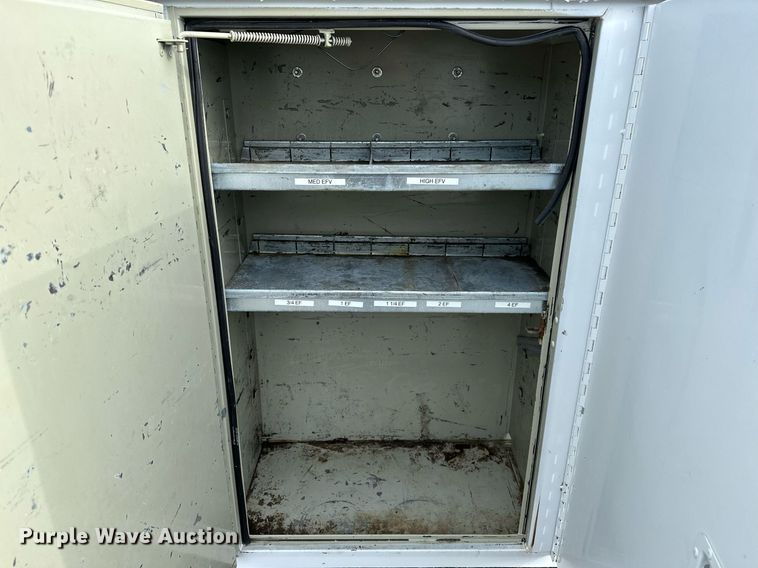 image for item NQ9401 2005 Chevrolet  C7500 utility / service truck