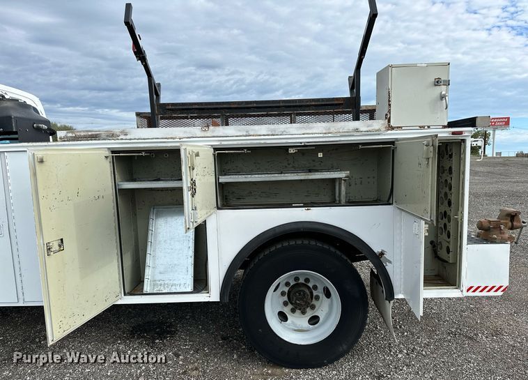 image for item NQ9401 2005 Chevrolet  C7500 utility / service truck