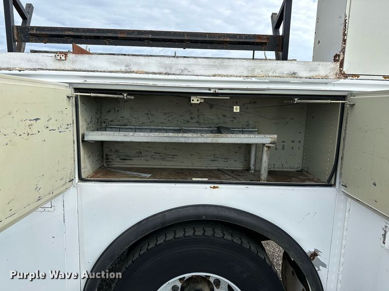 image for item NQ9401 2005 Chevrolet  C7500 utility / service truck