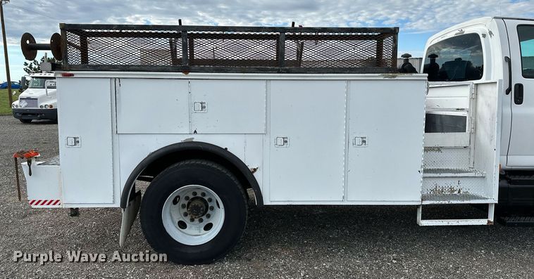 image for item NQ9401 2005 Chevrolet  C7500 utility / service truck