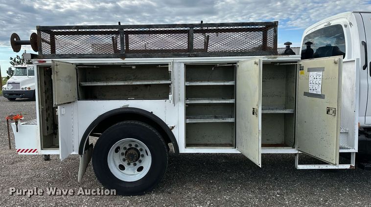 image for item NQ9401 2005 Chevrolet  C7500 utility / service truck