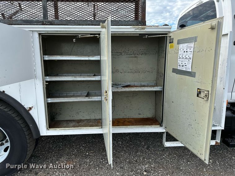 image for item NQ9401 2005 Chevrolet  C7500 utility / service truck