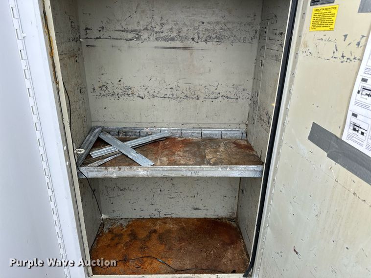 image for item NQ9401 2005 Chevrolet  C7500 utility / service truck