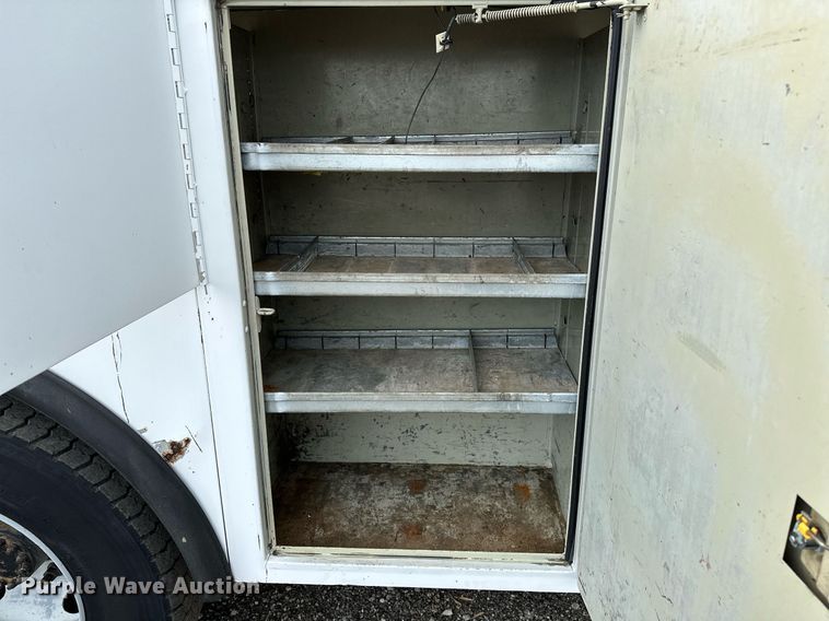 image for item NQ9401 2005 Chevrolet  C7500 utility / service truck