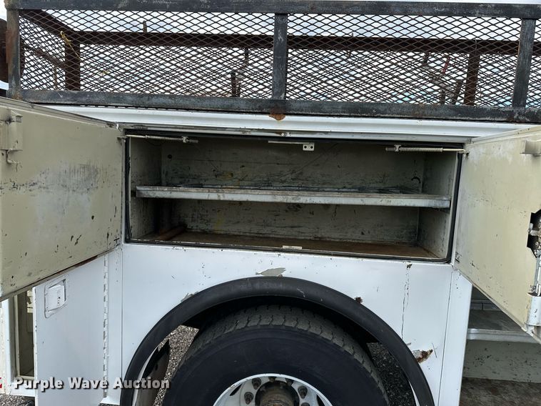 image for item NQ9401 2005 Chevrolet  C7500 utility / service truck