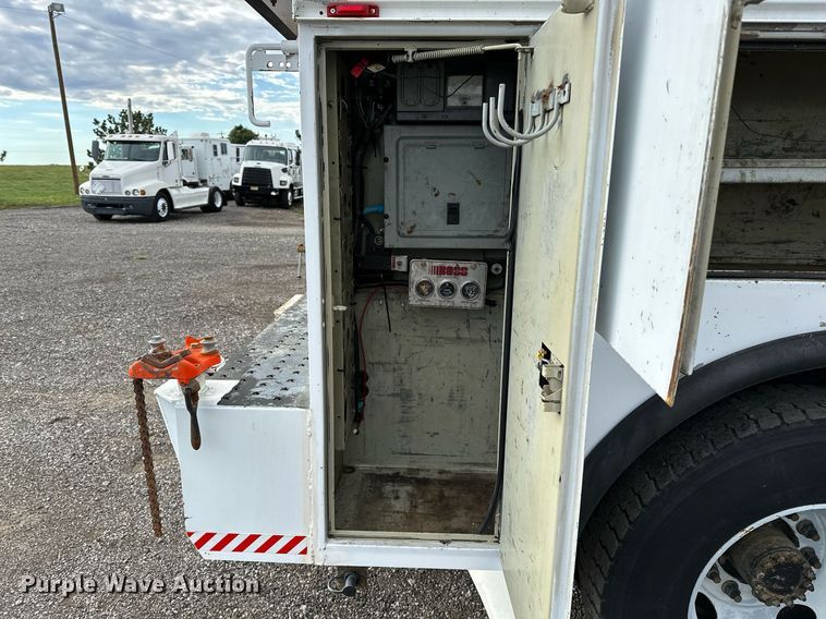 image for item NQ9401 2005 Chevrolet  C7500 utility / service truck