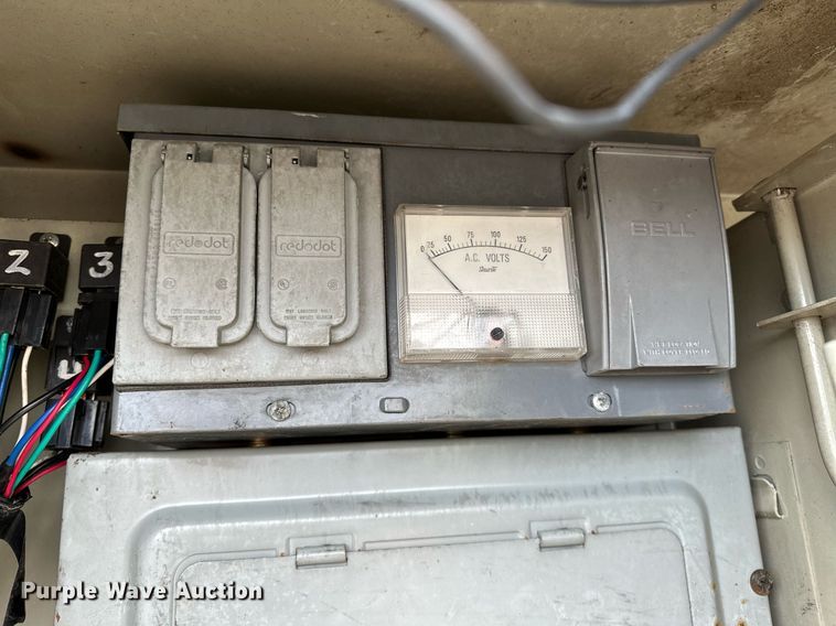 image for item NQ9401 2005 Chevrolet  C7500 utility / service truck