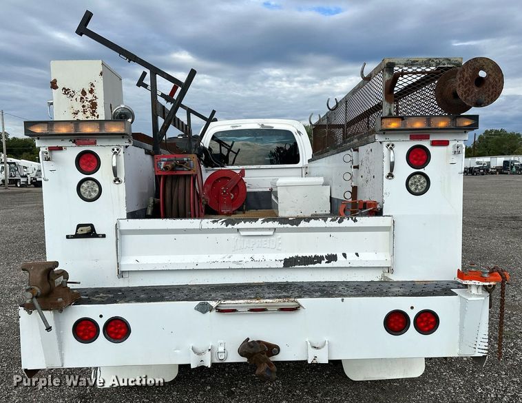 image for item NQ9401 2005 Chevrolet  C7500 utility / service truck