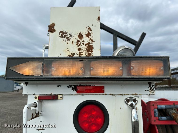 image for item NQ9401 2005 Chevrolet  C7500 utility / service truck