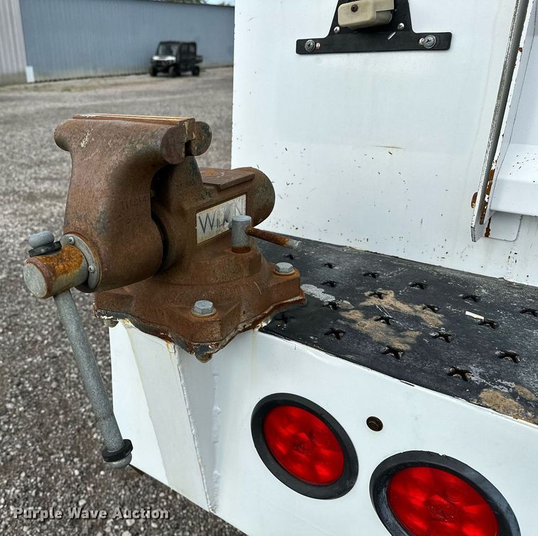 image for item NQ9401 2005 Chevrolet  C7500 utility / service truck