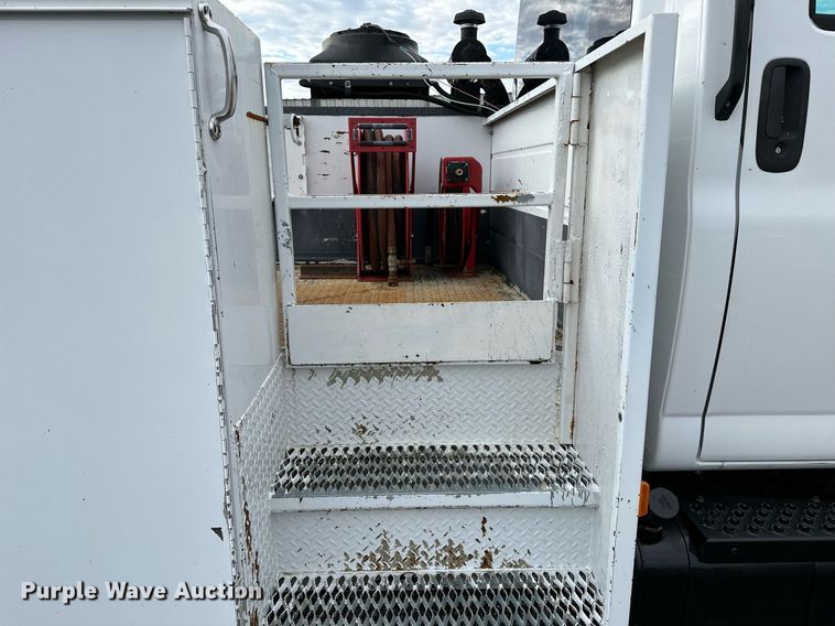 image for item NQ9401 2005 Chevrolet  C7500 utility / service truck