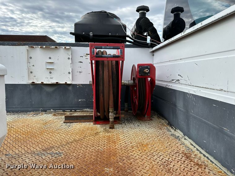 image for item NQ9401 2005 Chevrolet  C7500 utility / service truck