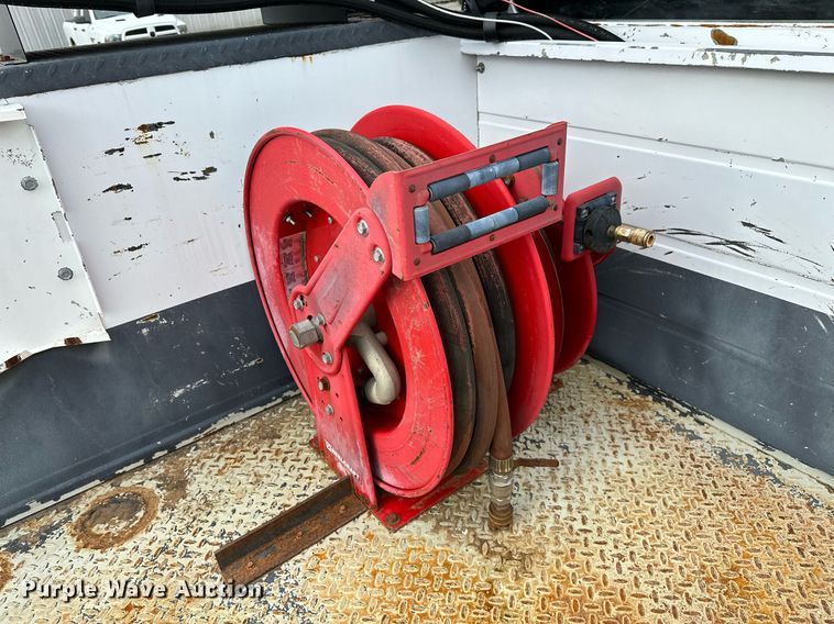 image for item NQ9401 2005 Chevrolet  C7500 utility / service truck