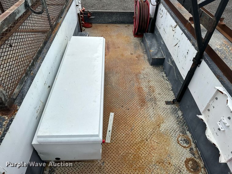 image for item NQ9401 2005 Chevrolet  C7500 utility / service truck