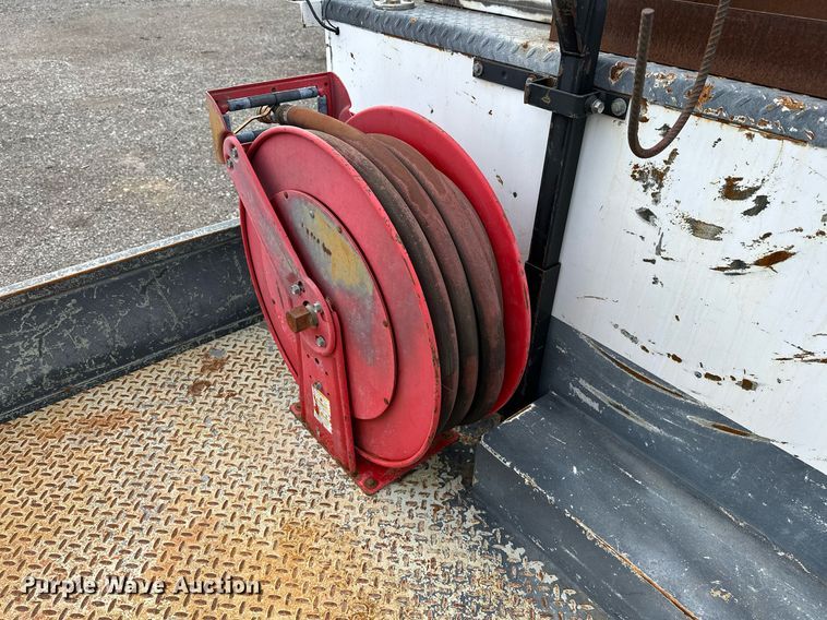 image for item NQ9401 2005 Chevrolet  C7500 utility / service truck