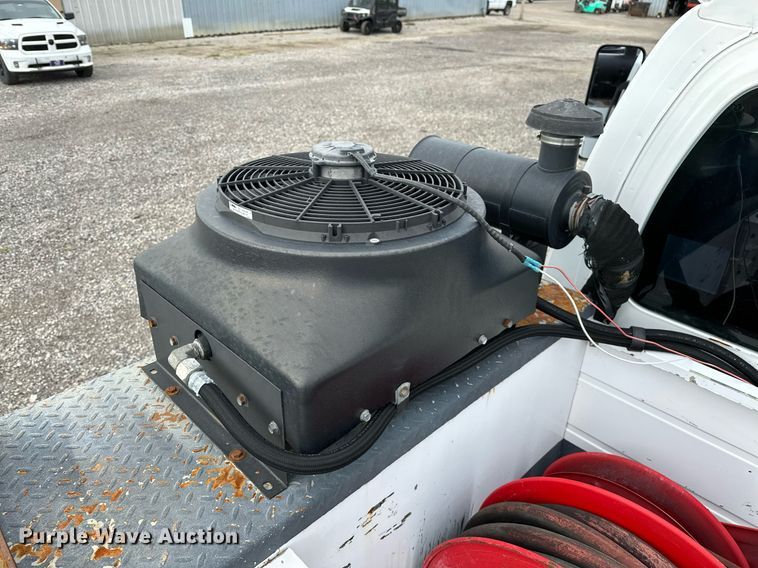 image for item NQ9401 2005 Chevrolet  C7500 utility / service truck