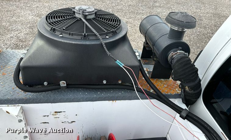 image for item NQ9401 2005 Chevrolet  C7500 utility / service truck