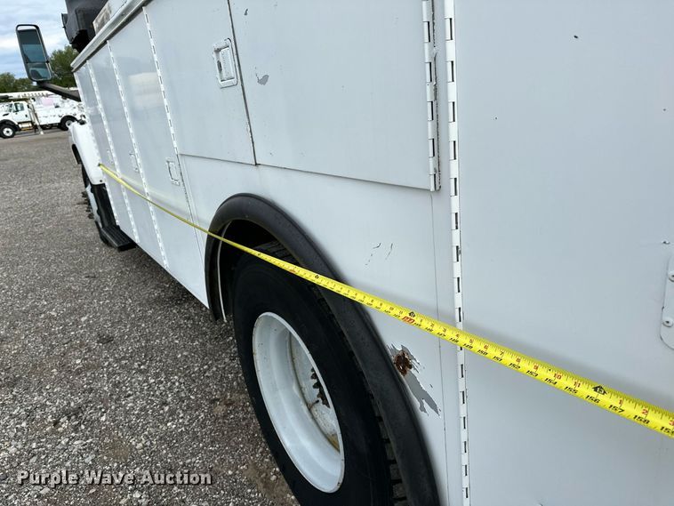 image for item NQ9401 2005 Chevrolet  C7500 utility / service truck