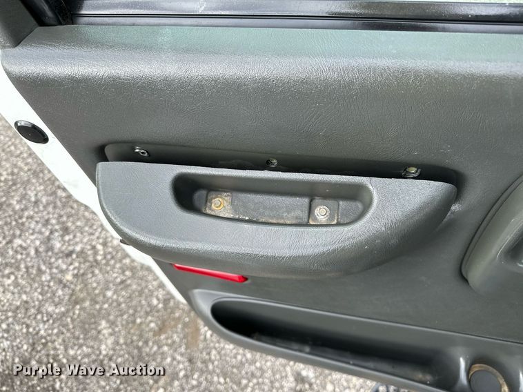 image for item NQ9401 2005 Chevrolet  C7500 utility / service truck