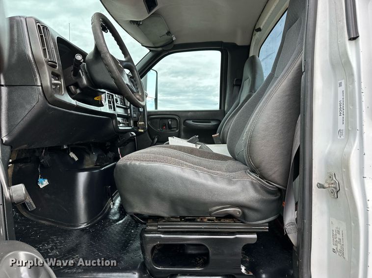 image for item NQ9401 2005 Chevrolet  C7500 utility / service truck