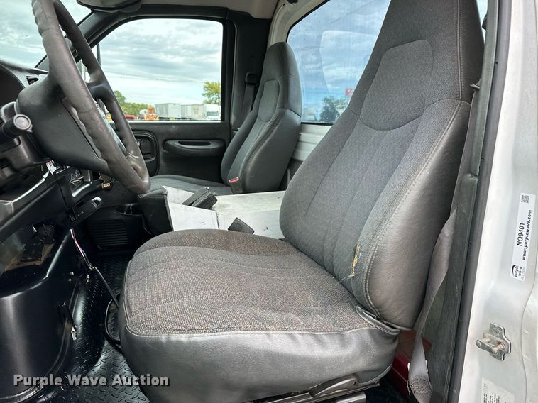 image for item NQ9401 2005 Chevrolet  C7500 utility / service truck