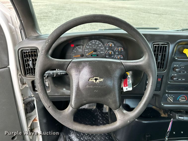 image for item NQ9401 2005 Chevrolet  C7500 utility / service truck