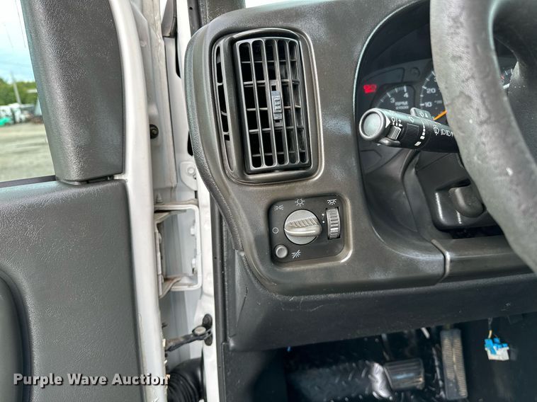 image for item NQ9401 2005 Chevrolet  C7500 utility / service truck
