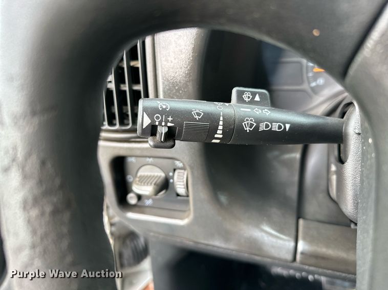 image for item NQ9401 2005 Chevrolet  C7500 utility / service truck