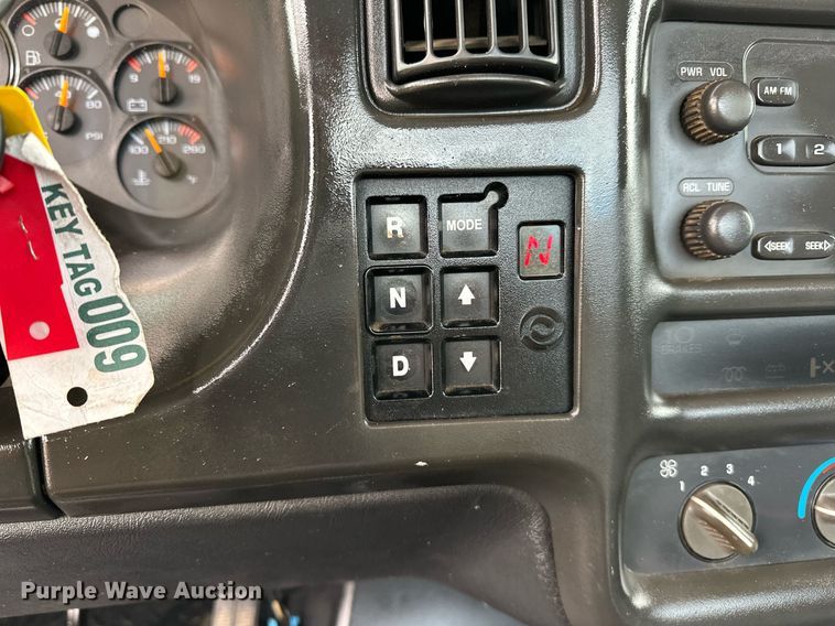 image for item NQ9401 2005 Chevrolet  C7500 utility / service truck