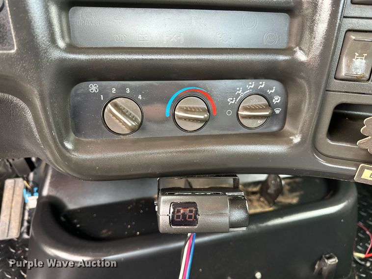 image for item NQ9401 2005 Chevrolet  C7500 utility / service truck