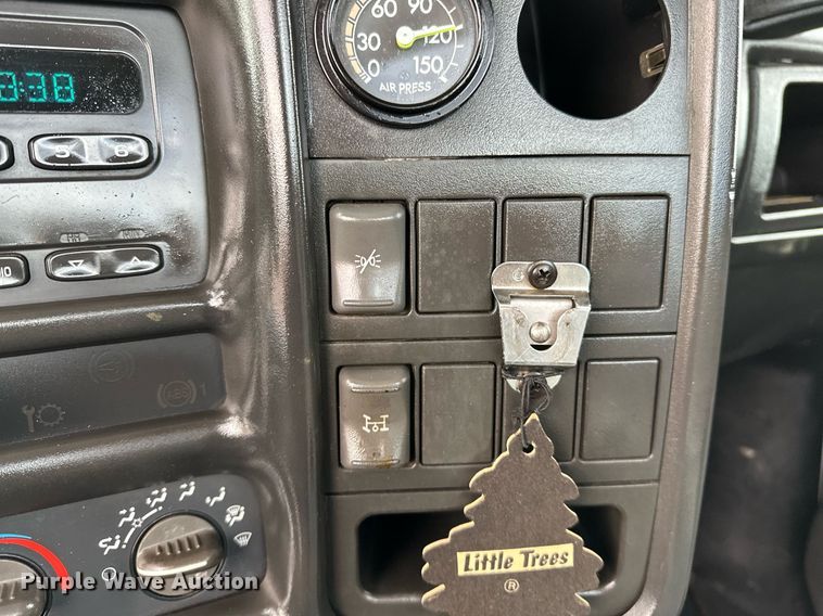 image for item NQ9401 2005 Chevrolet  C7500 utility / service truck