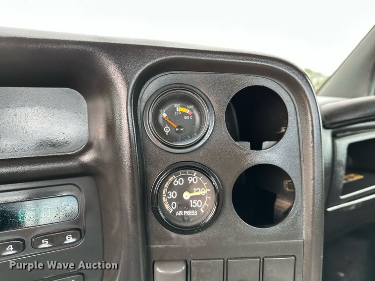 image for item NQ9401 2005 Chevrolet  C7500 utility / service truck