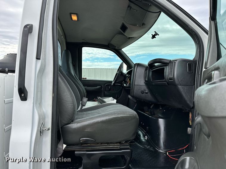 image for item NQ9401 2005 Chevrolet  C7500 utility / service truck