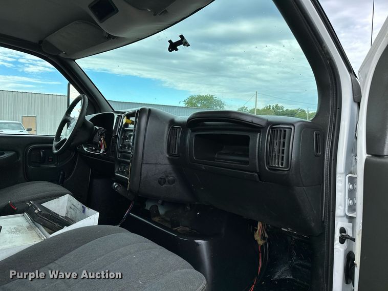 image for item NQ9401 2005 Chevrolet  C7500 utility / service truck