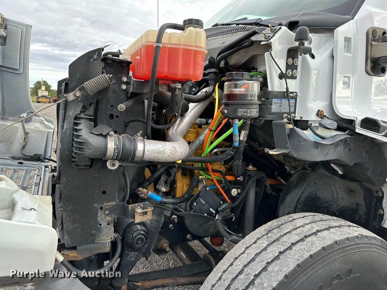 image for item NQ9401 2005 Chevrolet  C7500 utility / service truck