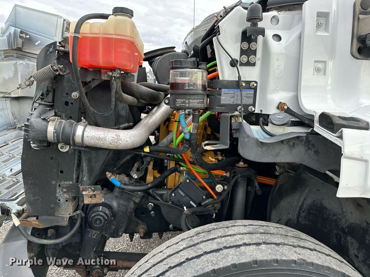 image for item NQ9401 2005 Chevrolet  C7500 utility / service truck