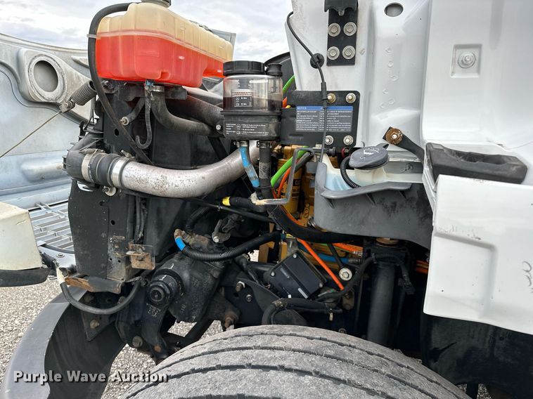 image for item NQ9401 2005 Chevrolet  C7500 utility / service truck