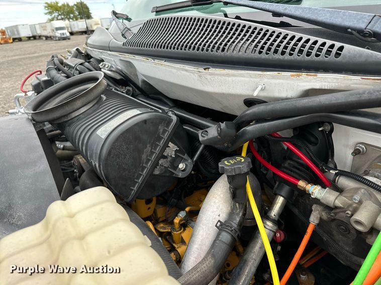 image for item NQ9401 2005 Chevrolet  C7500 utility / service truck