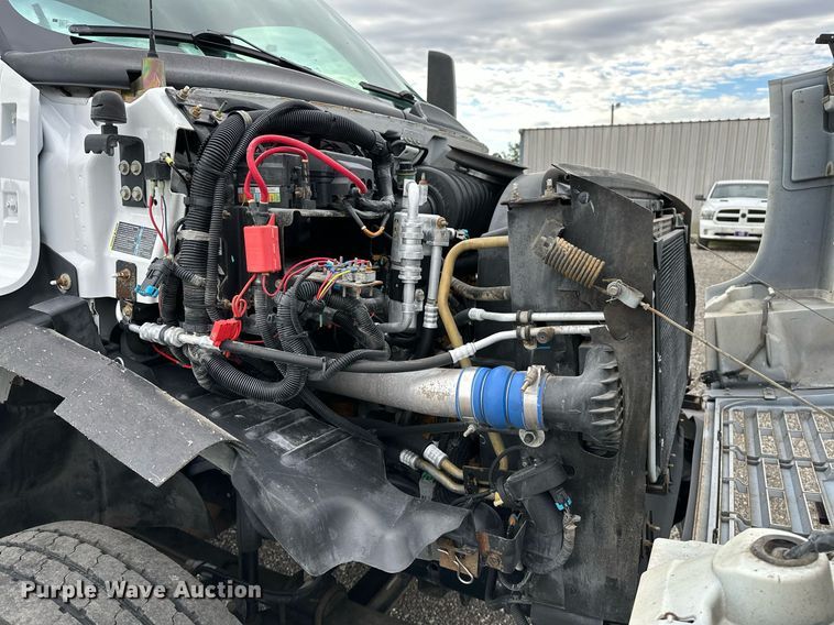 image for item NQ9401 2005 Chevrolet  C7500 utility / service truck