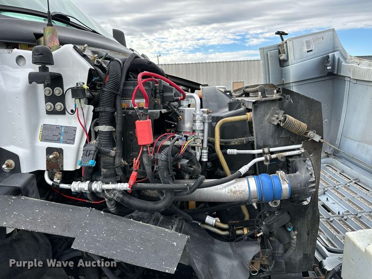 image for item NQ9401 2005 Chevrolet  C7500 utility / service truck