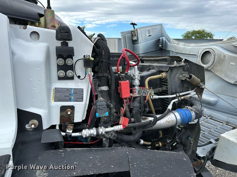 image for item NQ9401 2005 Chevrolet  C7500 utility / service truck