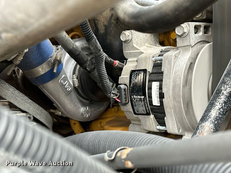 image for item NQ9401 2005 Chevrolet  C7500 utility / service truck