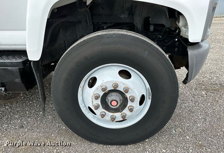 image for item NQ9401 2005 Chevrolet  C7500 utility / service truck