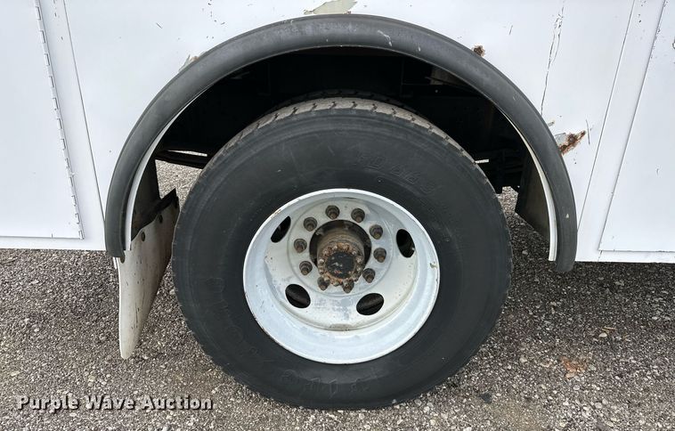 image for item NQ9401 2005 Chevrolet  C7500 utility / service truck