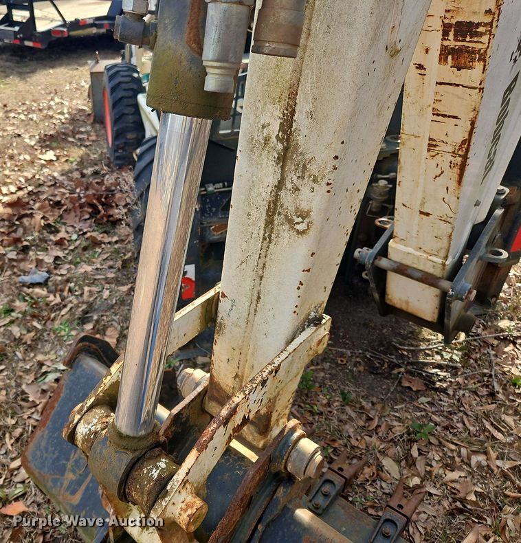 image for item NZ9123 2004 Bobcat B250 backhoe
