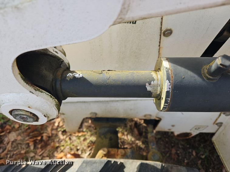 image for item NZ9123 2004 Bobcat B250 backhoe