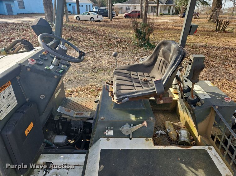 image for item NZ9123 2004 Bobcat B250 backhoe