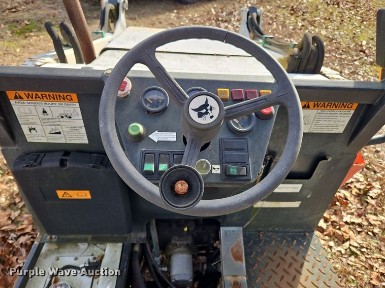 image for item NZ9123 2004 Bobcat B250 backhoe