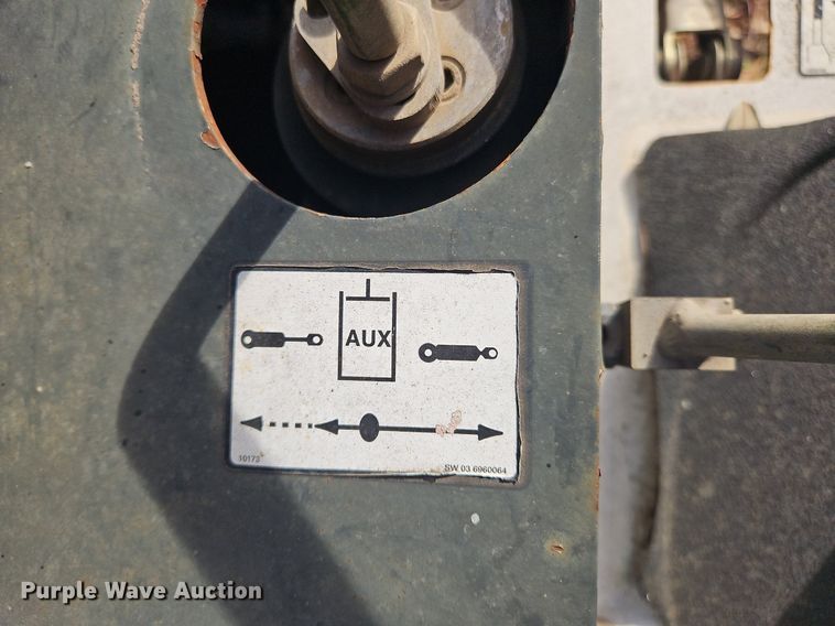 image for item NZ9123 2004 Bobcat B250 backhoe