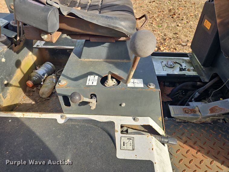 image for item NZ9123 2004 Bobcat B250 backhoe